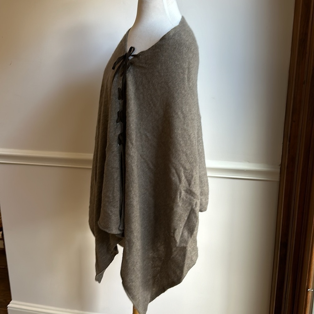 27 Miles Malibu Cashmere Poncho Wrap Light Brown One Size Suede Lacing EUC - Picture 4 of 7